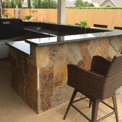 outdoor kitchen in patio