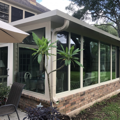 Lovuola-Sunroom-front-left-corner